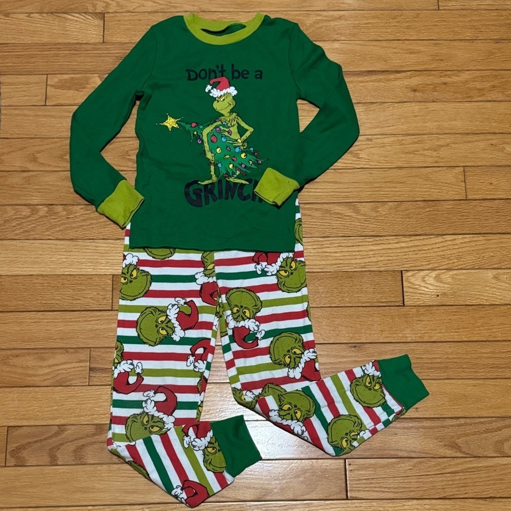 Don’t be a Grinch Kids Pajamas set 🌲